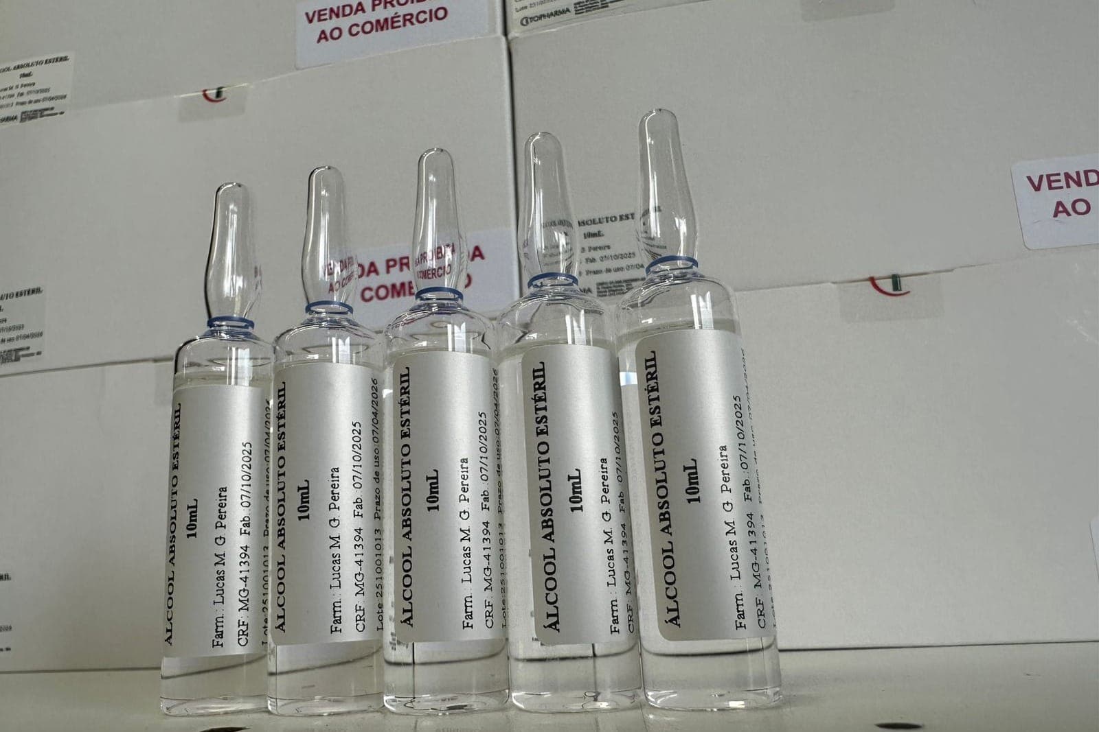 Sesa reforça estoque de antídotos após casos de intoxicação por metanol. Paraná soma 18 notificações e quatro confirmações, todas em Curitiba.