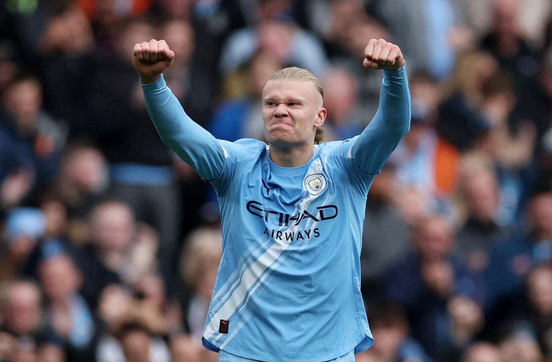 Erling Haaland comemora gol do City contra o Everton