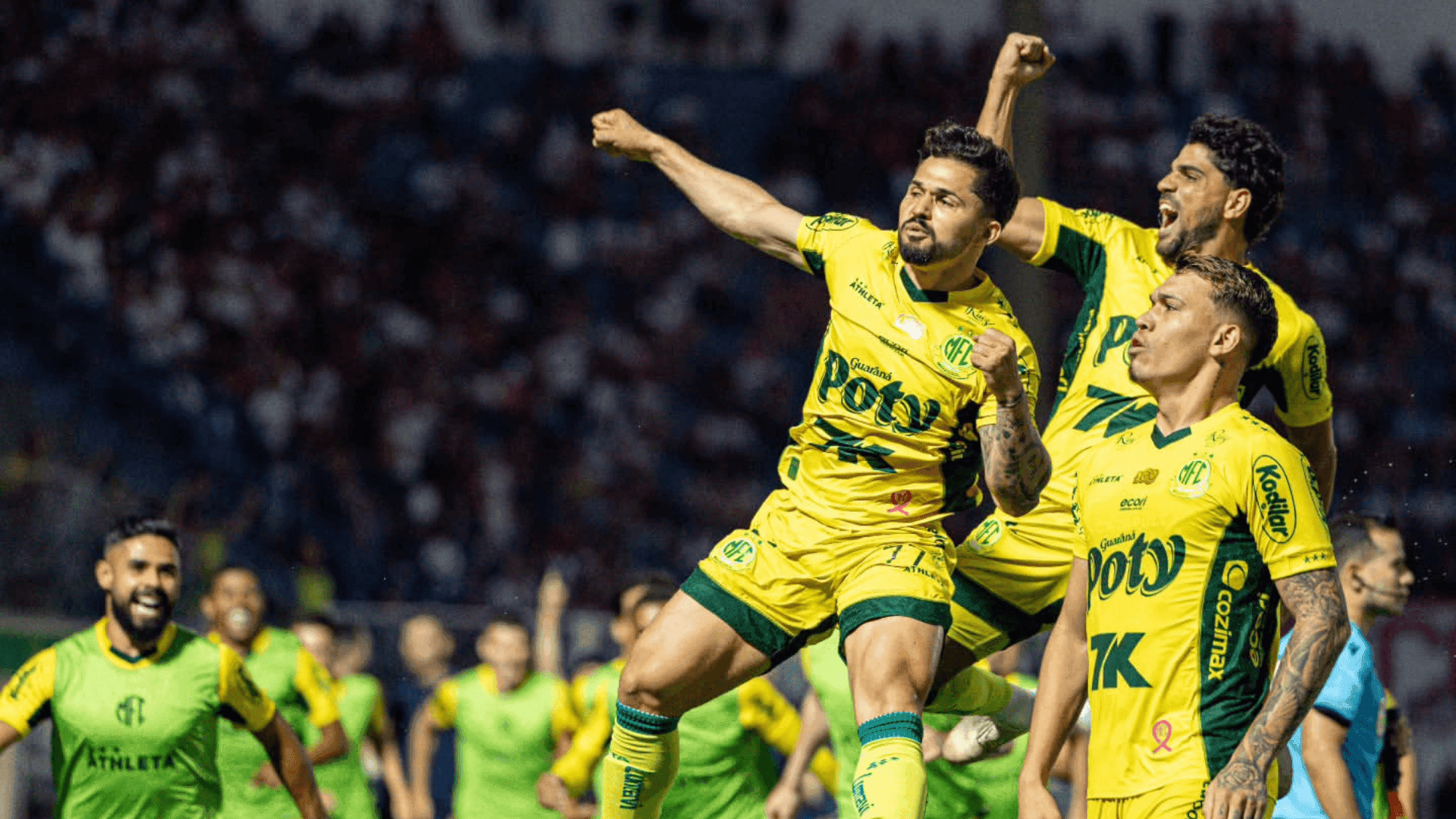 Jogadores do Mirassol comemorando gol contra o São Paulo