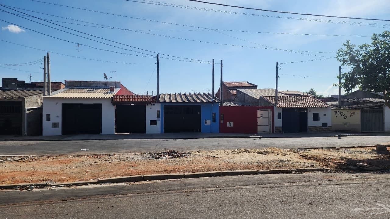 Quatro casas foram afetadas na avenida Santina Alvissus Fernandes, no Jardim Mourisco