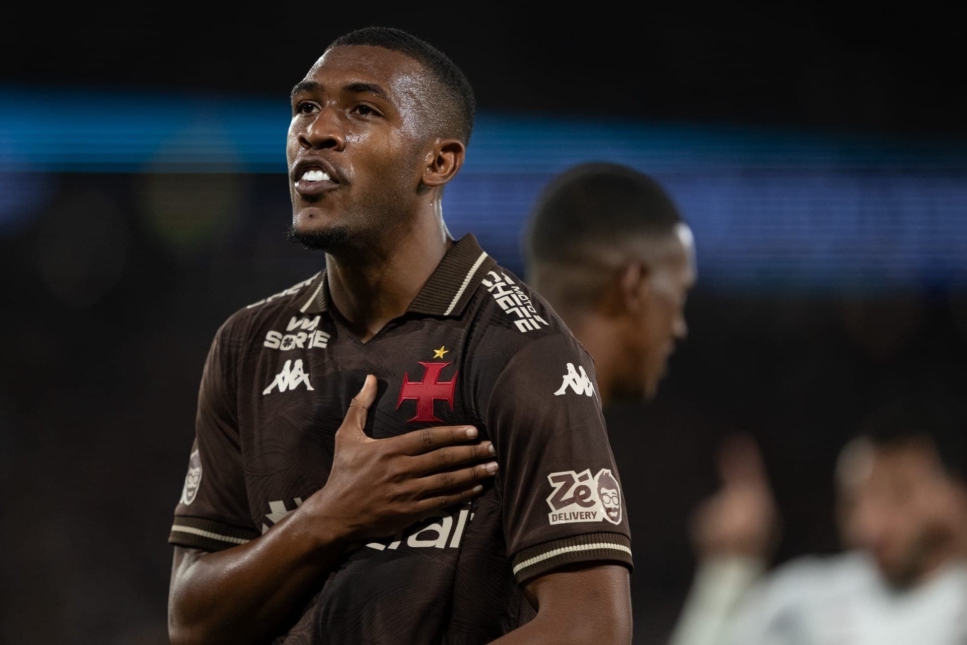 Rayan comemora gol pelo Vasco