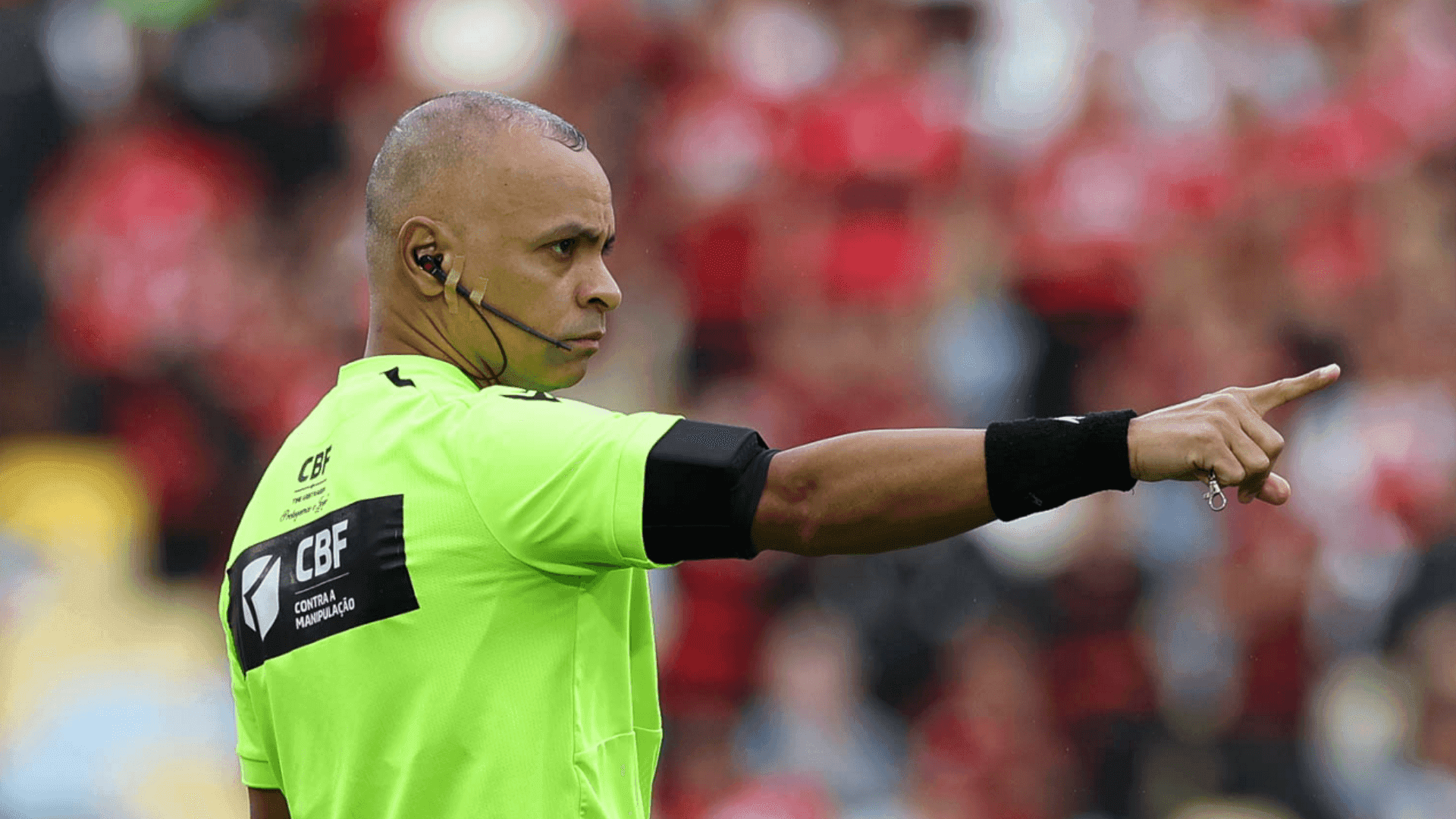 Árbitro Wilton Pereira Sampaio, durante Flamengo x Palmeiras neste domingo (19), no Maracanã, pelo Brasileirão
