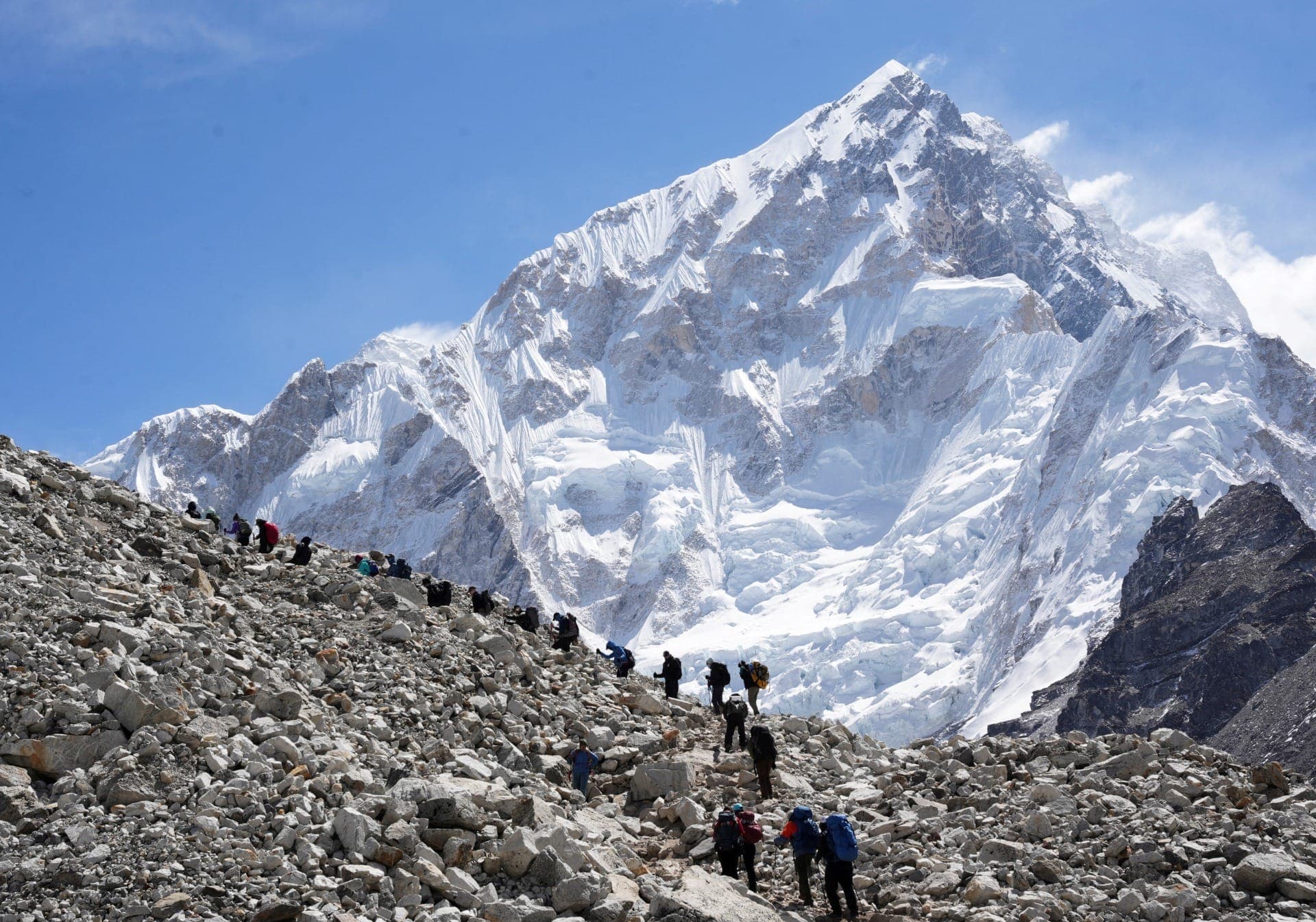 Maior vulcão do Sistema Solar faz o Everest parecer pequeno