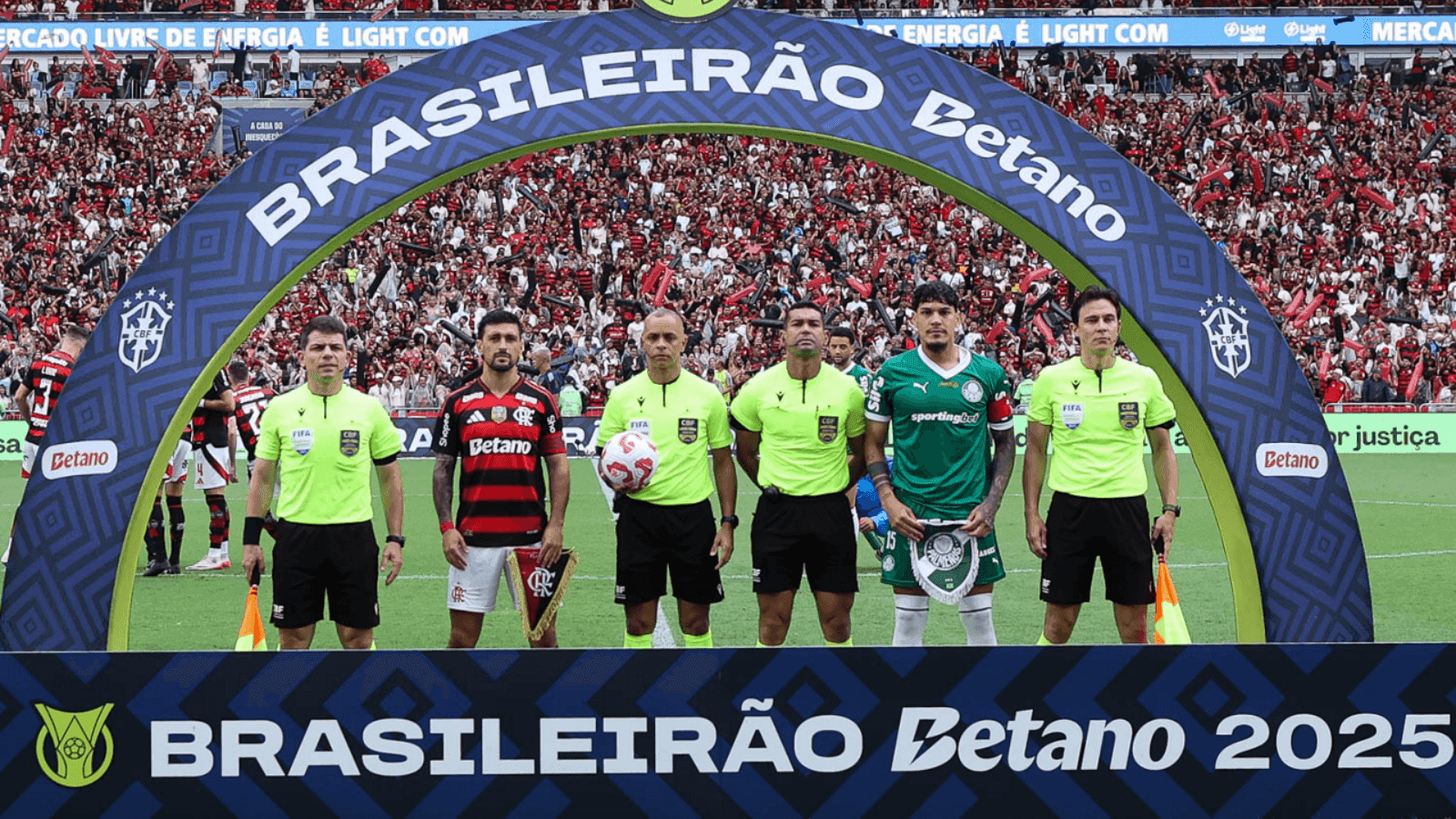 Piquerez e Gómez são denunciados no STJD por reclamação após jogo contra o Flamengo