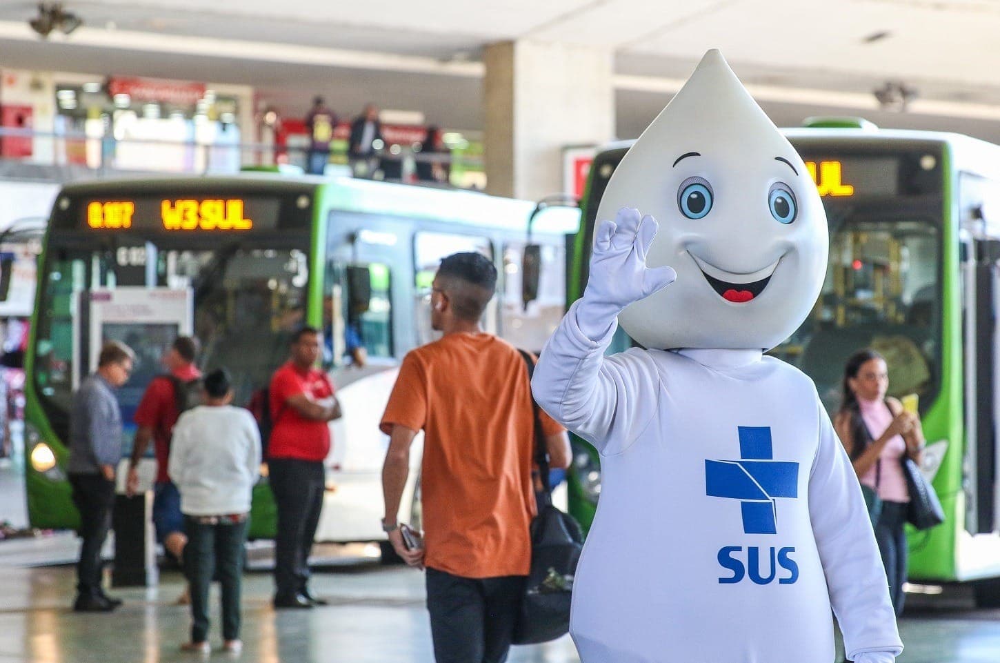 Zé gotinha em campanha de vacinação contra paralisia infantil