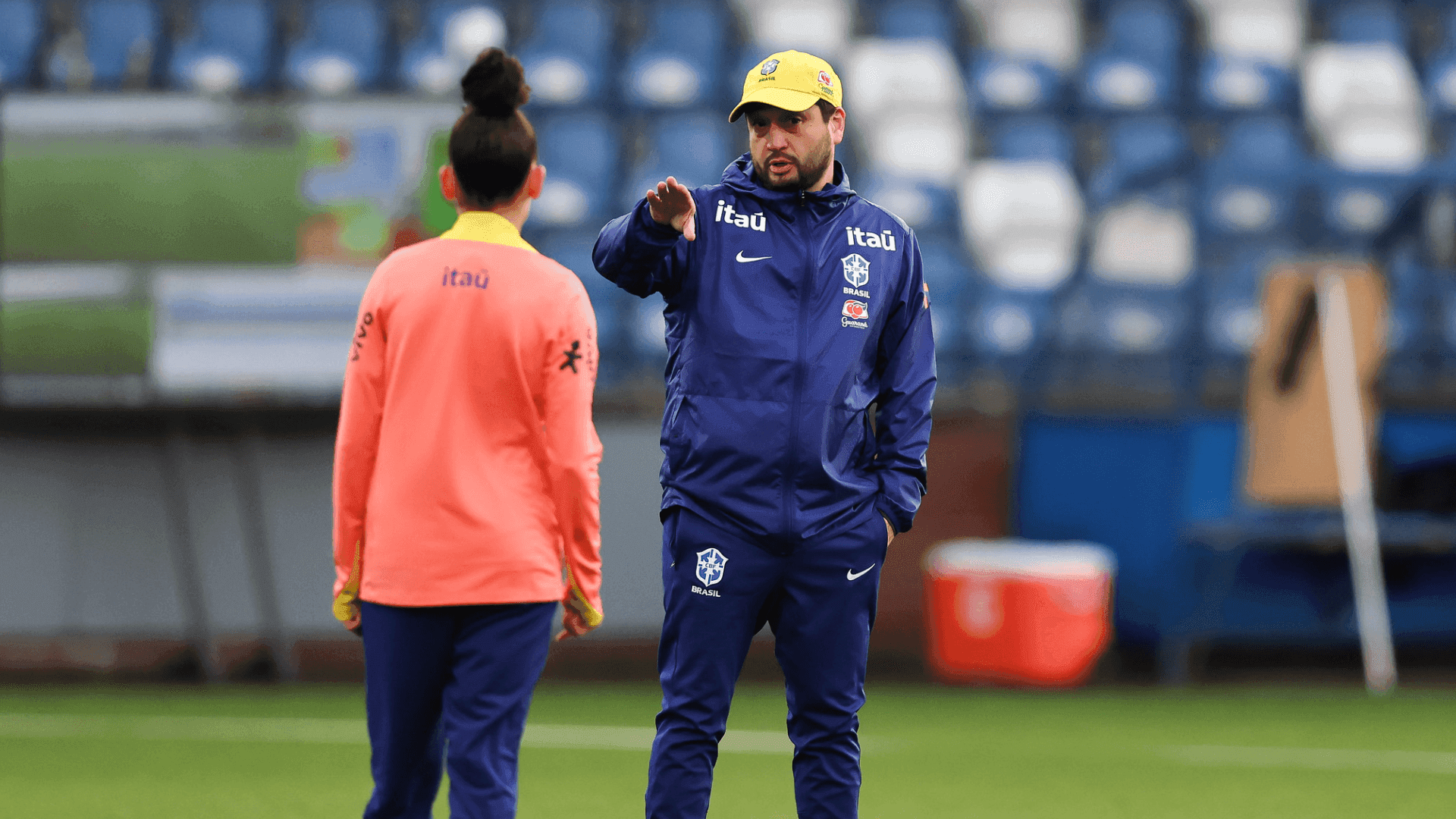 Arthur Elias comanda o Brasil em mais um teste importante no futebol feminino