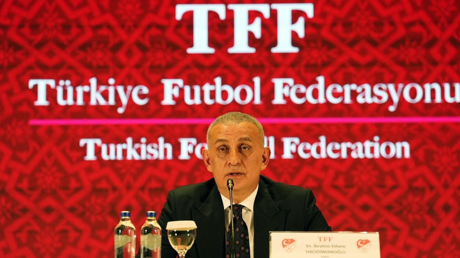 Hacıosmanoğlu, presidente da Federação Turca de Futebol