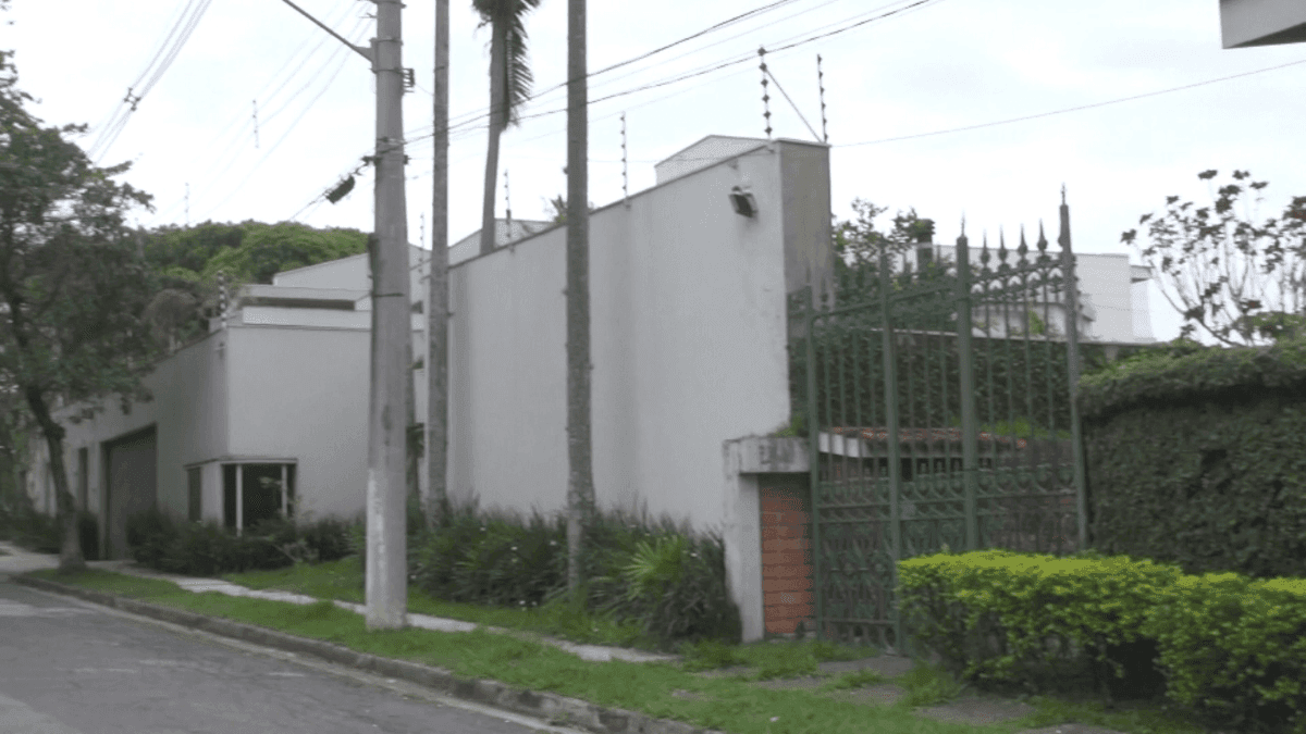 Quadrilha invade mansão e faz família refém em no Morumbi, em SP