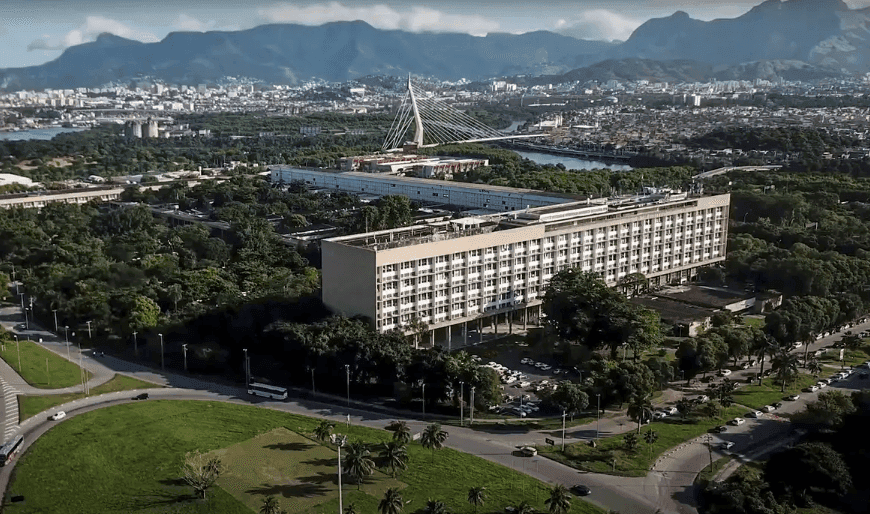 Já a Estácio informou que as aulas do campus Maracanã no turno da noite ocorrerão de forma on-line.