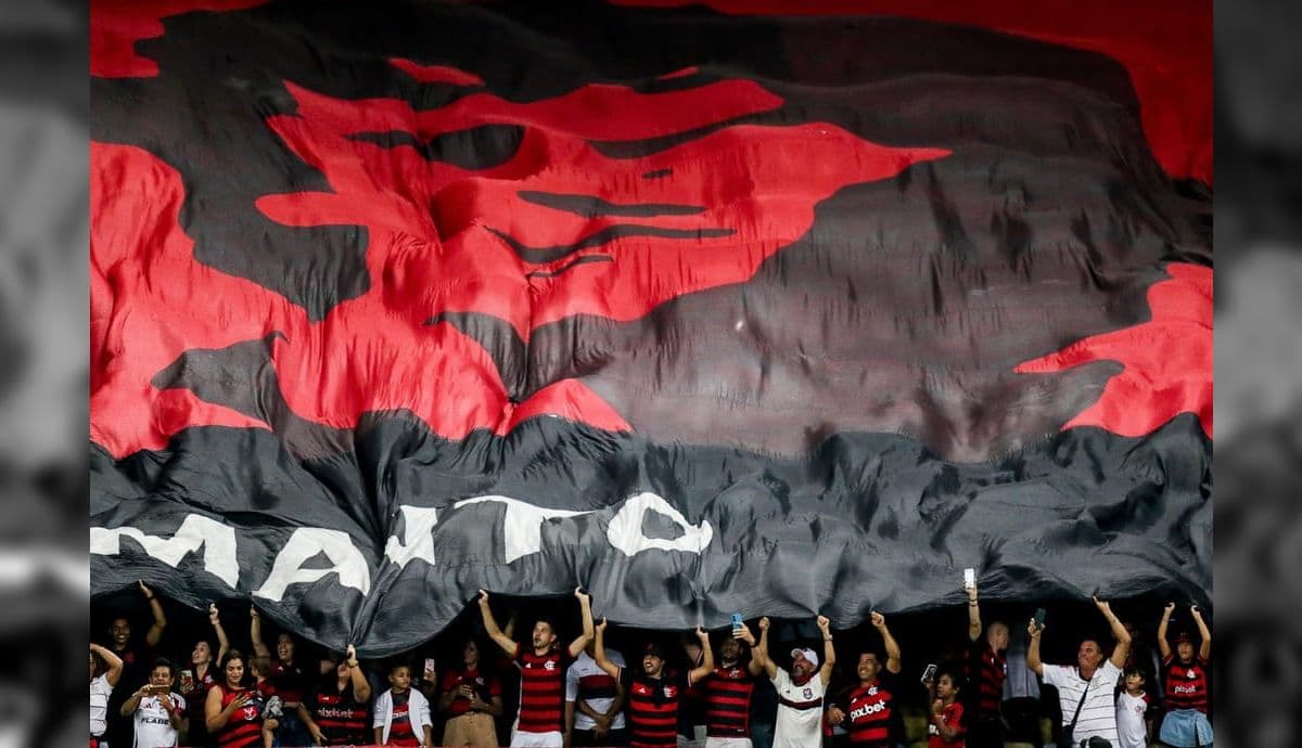 Ônibus de torcedores do Flamengo tomba e deixa 46 feridos