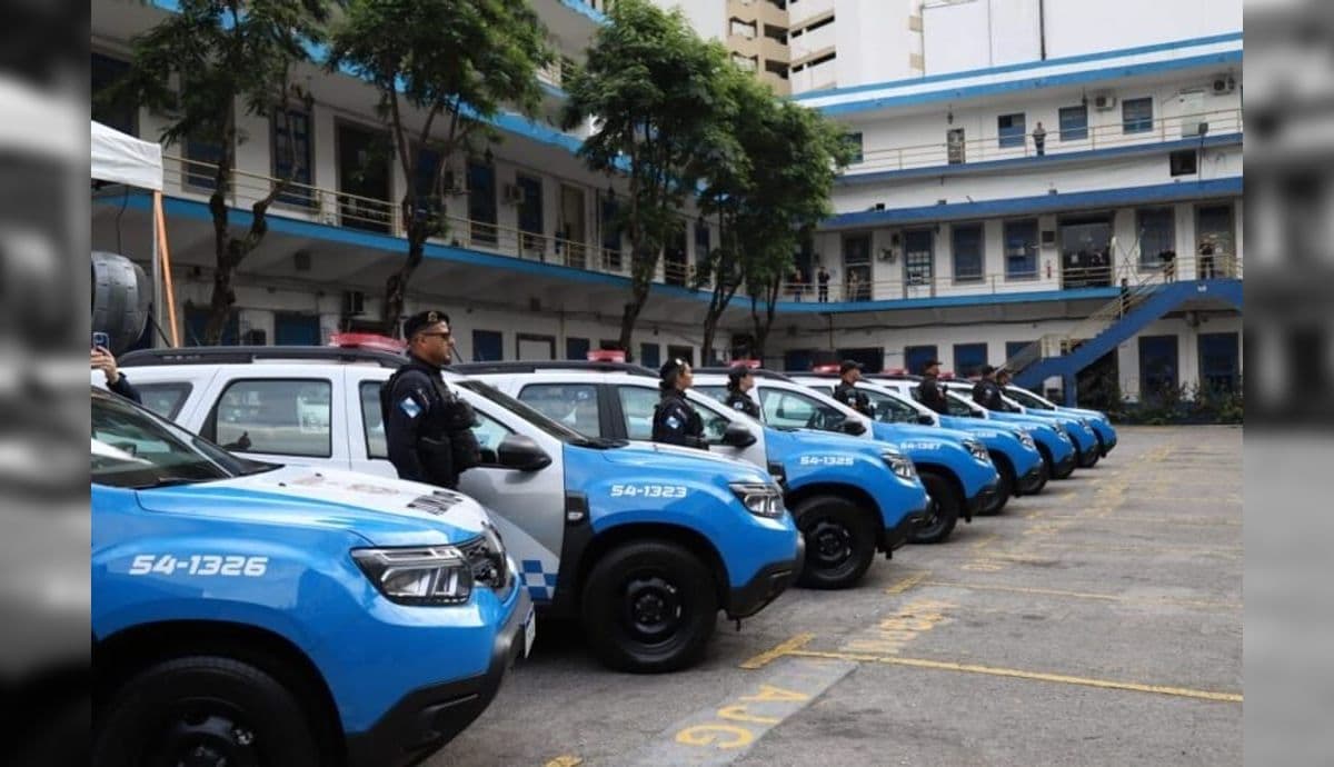 Operação no Rio tem 52 mortos e 72 fuzis apreendidos