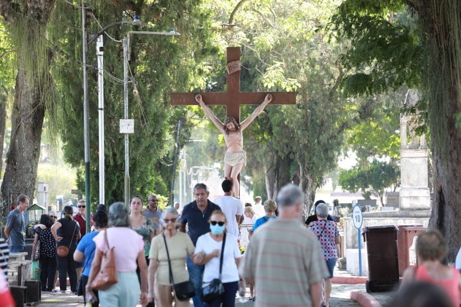 Expectativa é que 50 mil pessoas visitem os cemitérios municipais