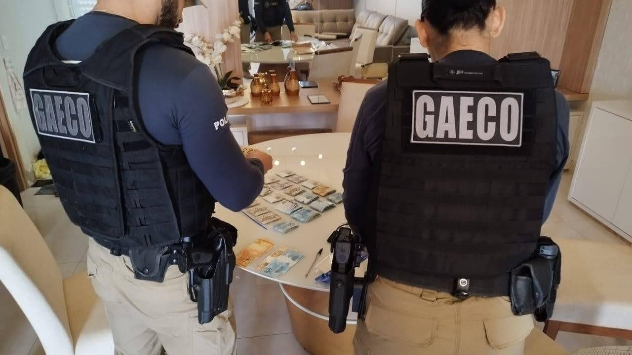 MPPR cumpre 18 mandados e bloqueia R$ 12 milhões em bens na Operação Blut, que investiga facção criminosa com atuação nacional.