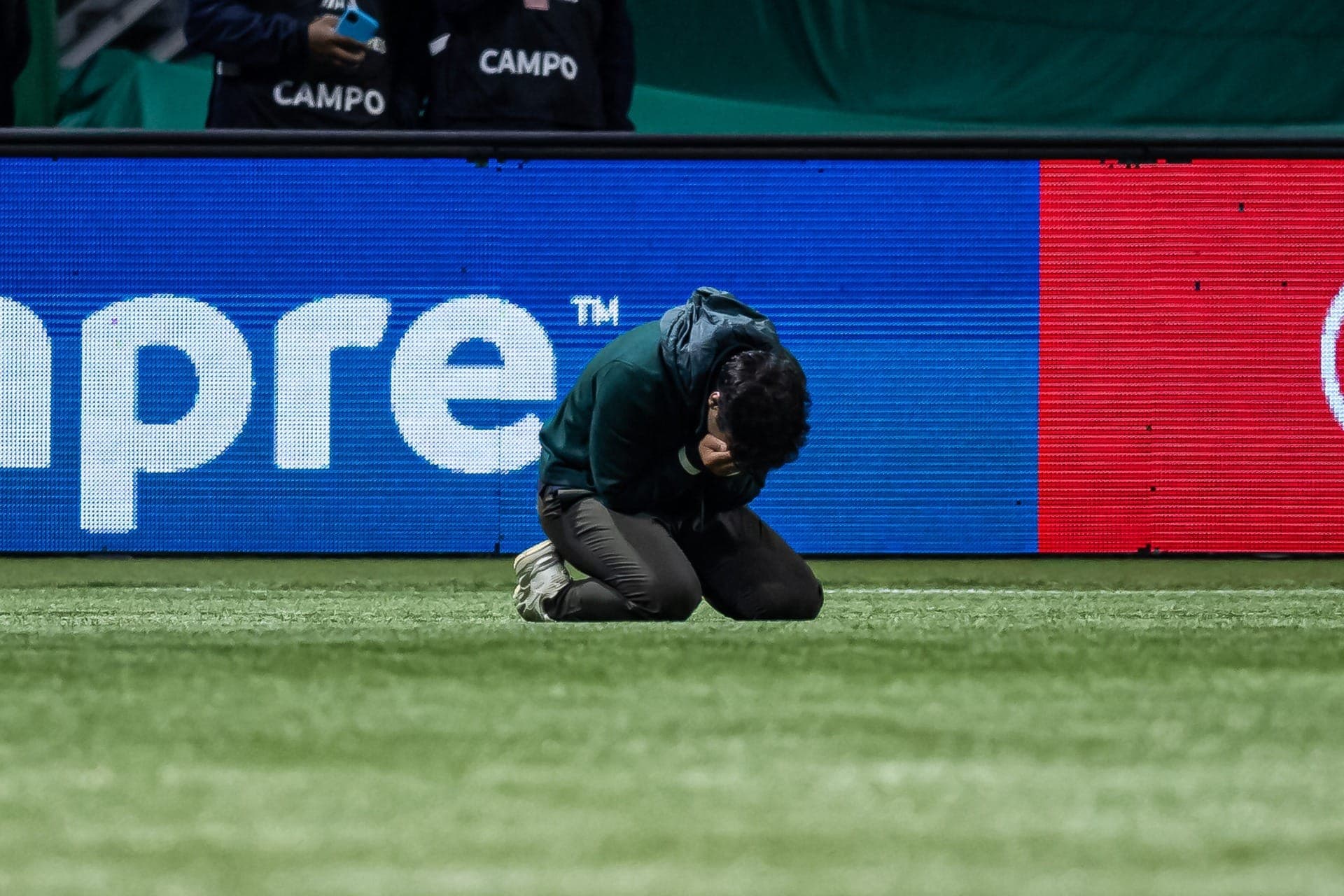 Abel Ferreira se emociona após goleada do Palmeiras