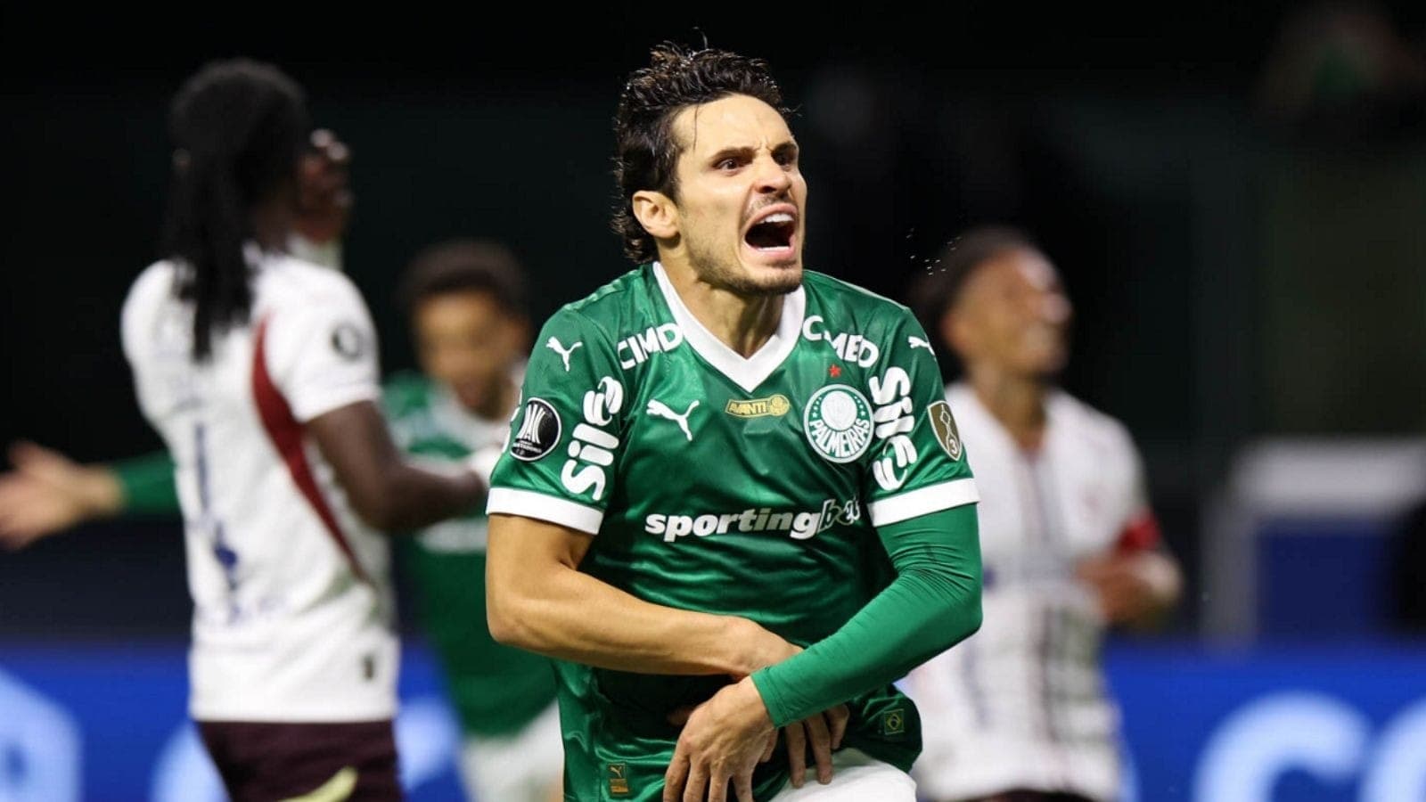 Raphael Veiga comemora 4x0 do Palmeiras sobre a LDU