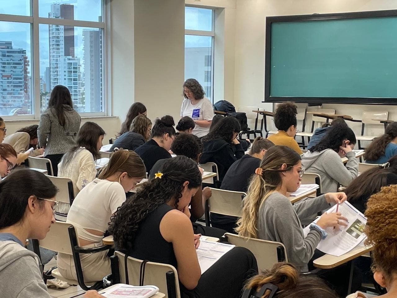 Estudantes realizam exame da primeira fase da Unesp em São Paulo