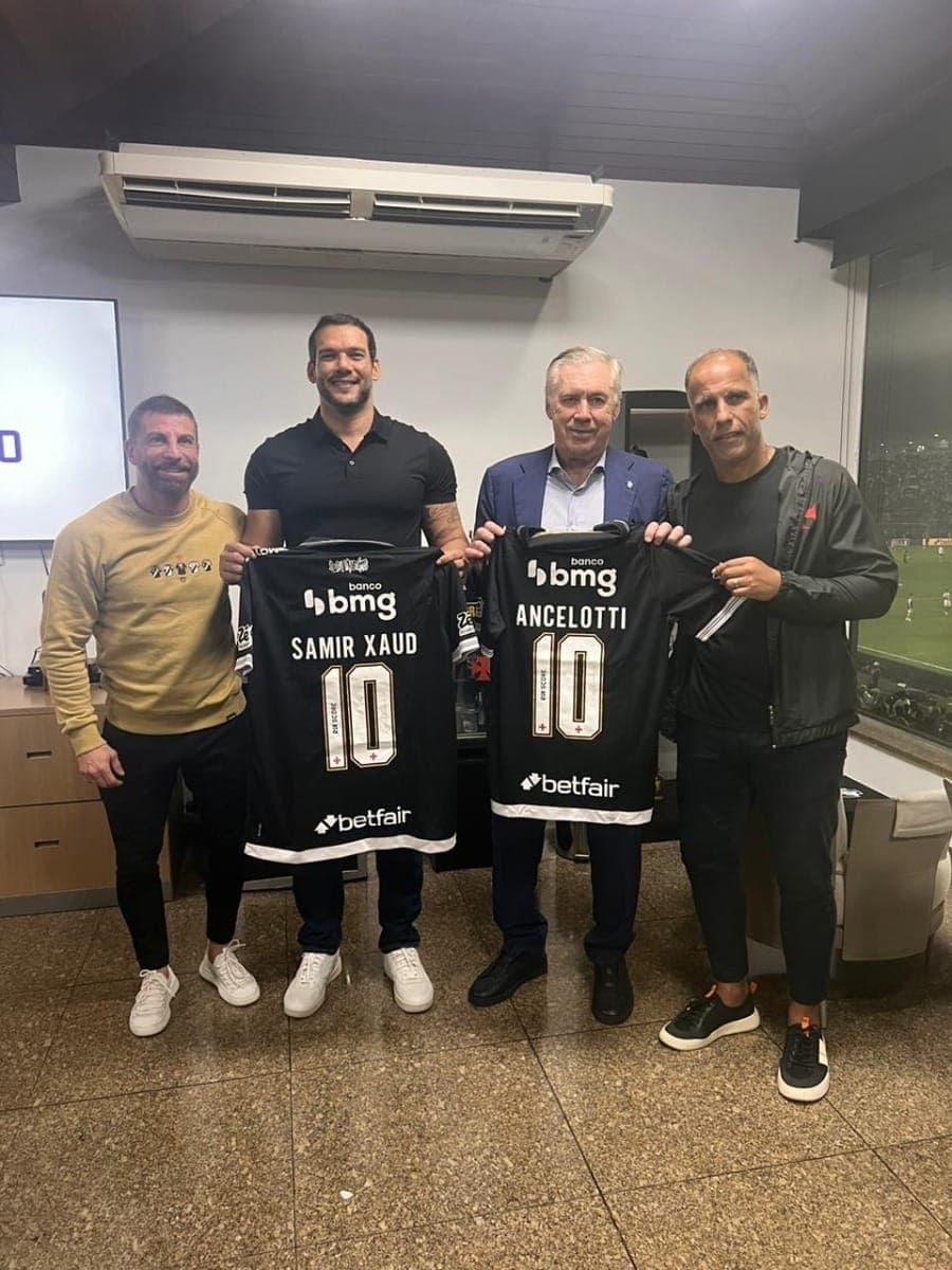 Pedrinho, Samir, Ancelotti e Felipe em São Januário, no jogo do Vasco