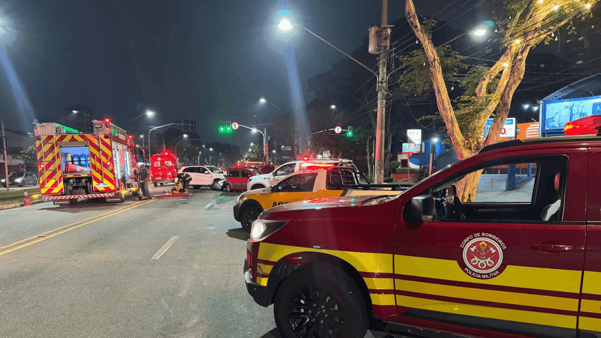 Três veículos se envolveram em um acidente, em São José dos Campos