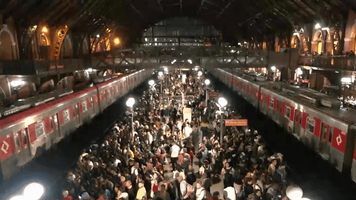 Linha 11-Coral da CPTM sofre problemas técnicos nesta segunda (3)