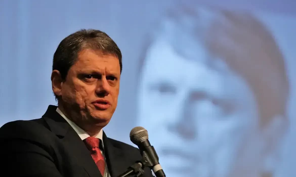 Tarcísio quer classificar PCC como grupo terrorista