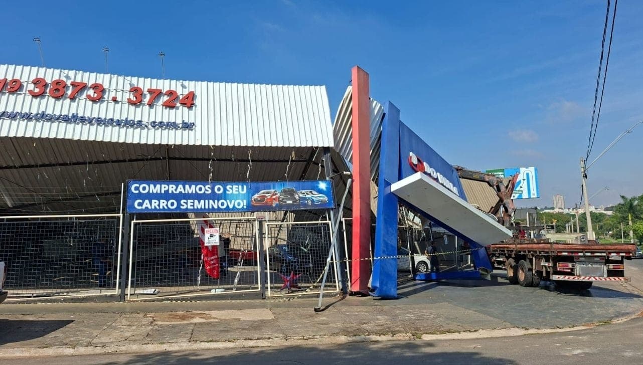 Chuva danificou estrutura de estacionamento na Avenida da Amizade