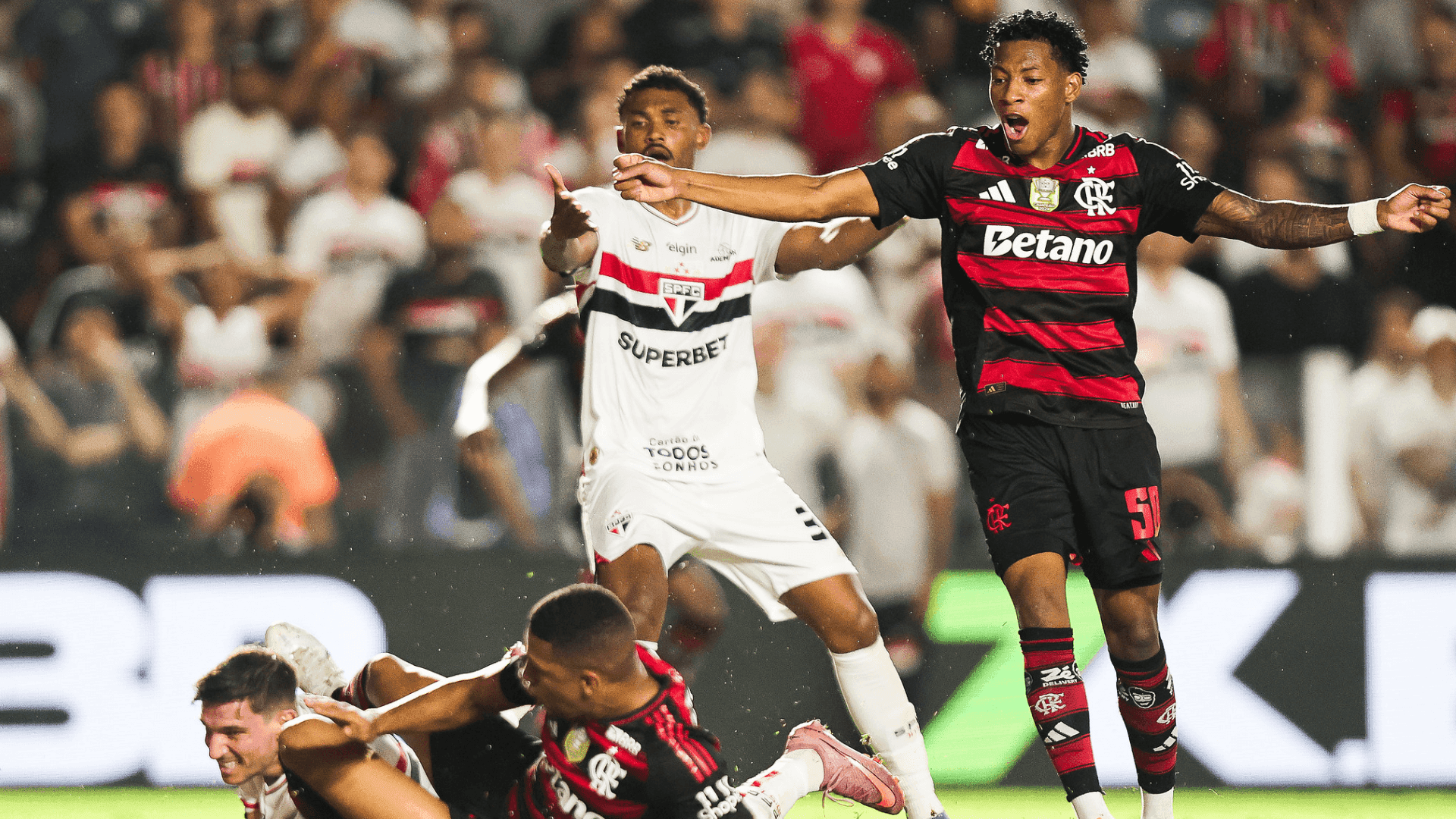 Expulsão de Plata contra o São Paulo mudou o rumo do jogo e custou caro ao Flamengo