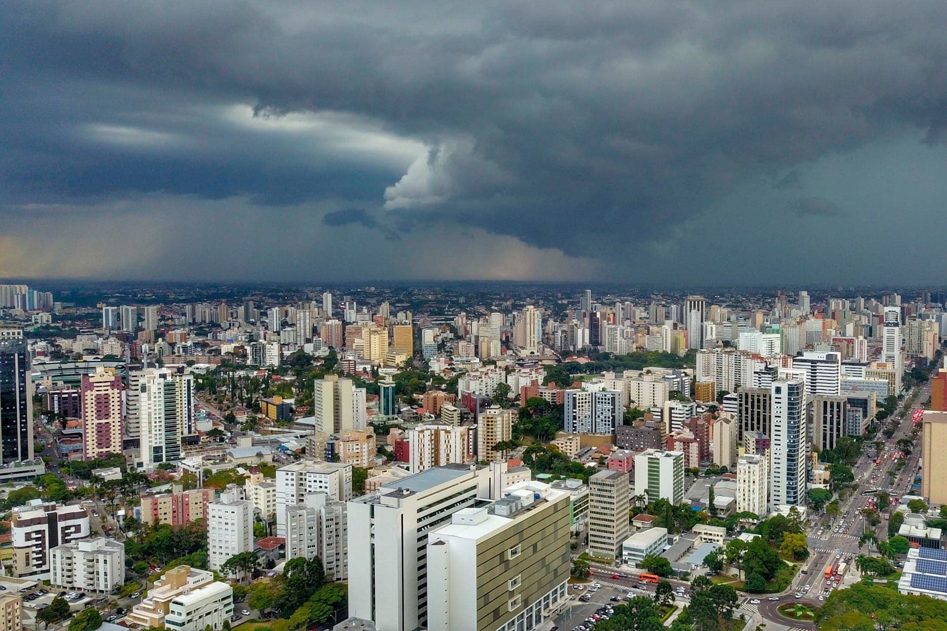 Simepar alerta para tempestades severas entre sexta e sábado no Paraná
