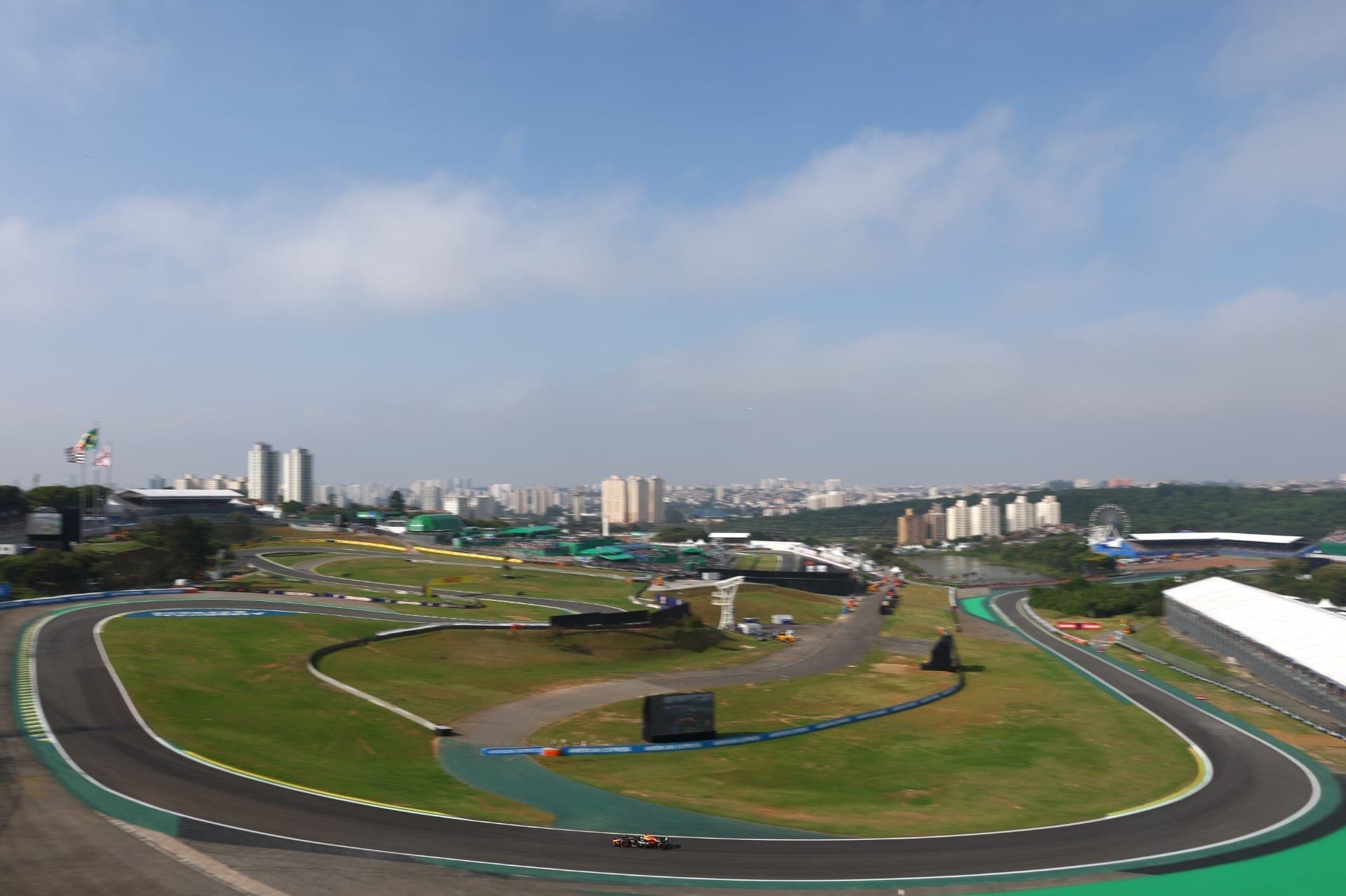 Segundo dia do cronograma oficial em pista tem corrida em pista e classificação para a corrida principal