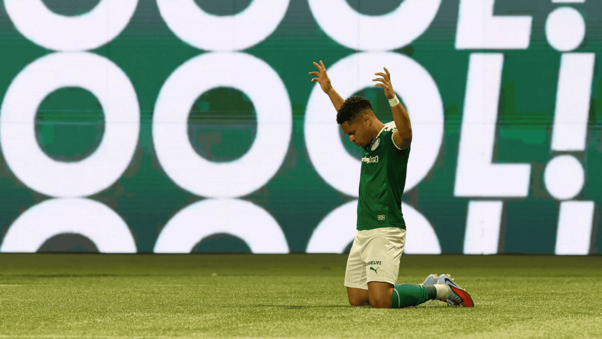 Tigrinho imparável: Vitor Roque marcou os dois gols da vitória do Palmeiras sobre o Santos no Allianz Parque
