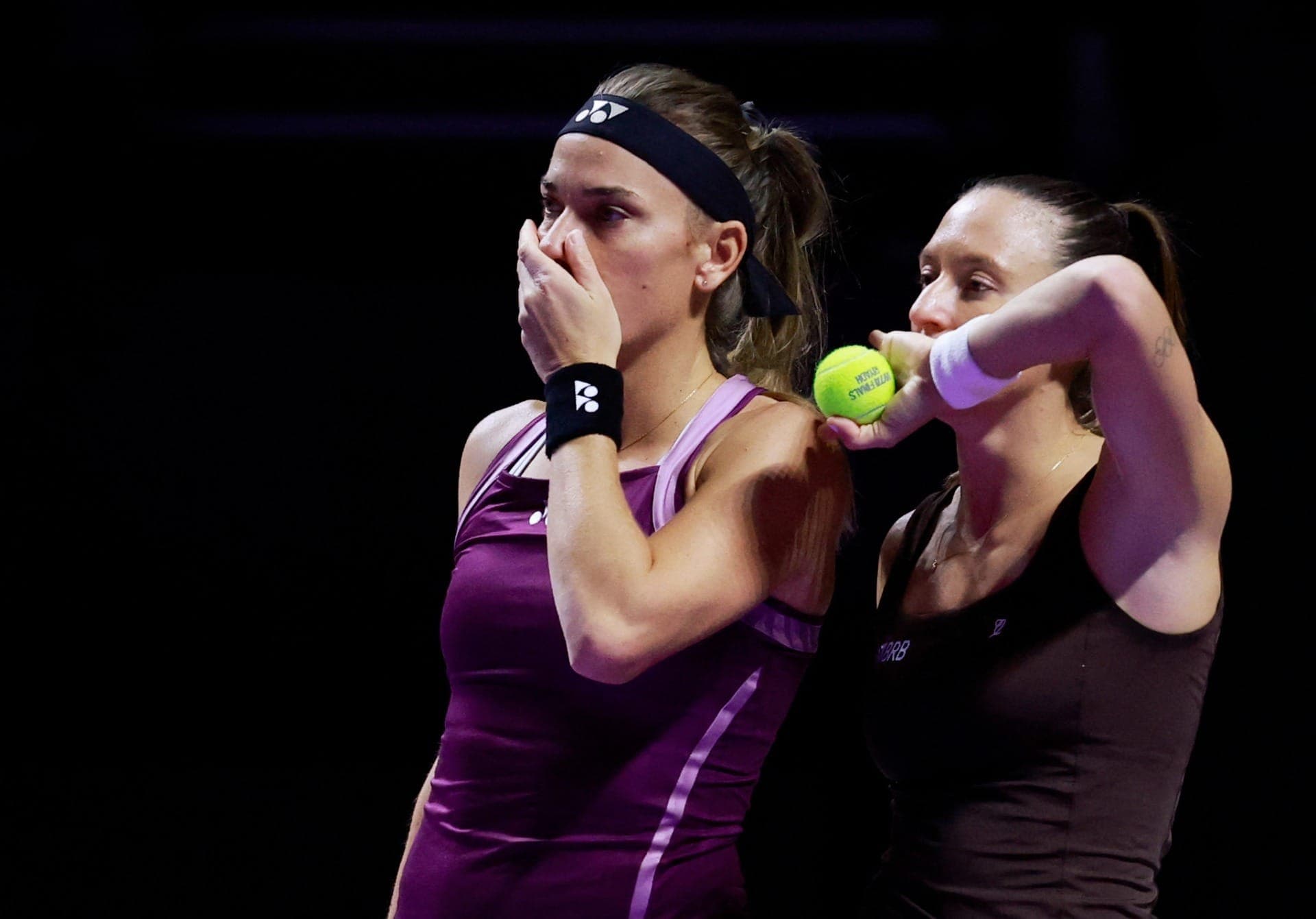 Timea Babos e Luisa Stefani vão à final do WTA Finals