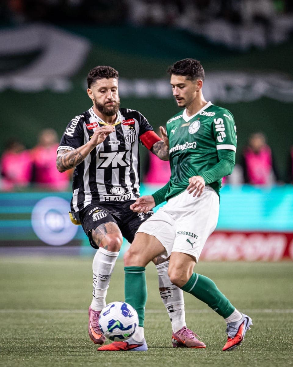 Zé Rafael em ação pelo Santos