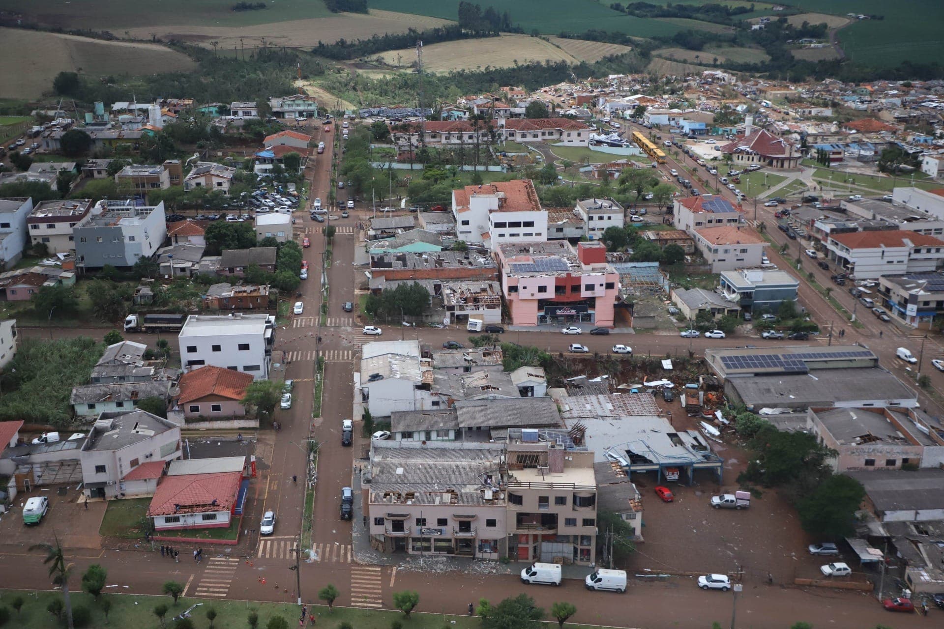 Estado propõe lei com auxílio de R$ 50 mil por família para agilizar ajuda a cidades atingidas por tornado
