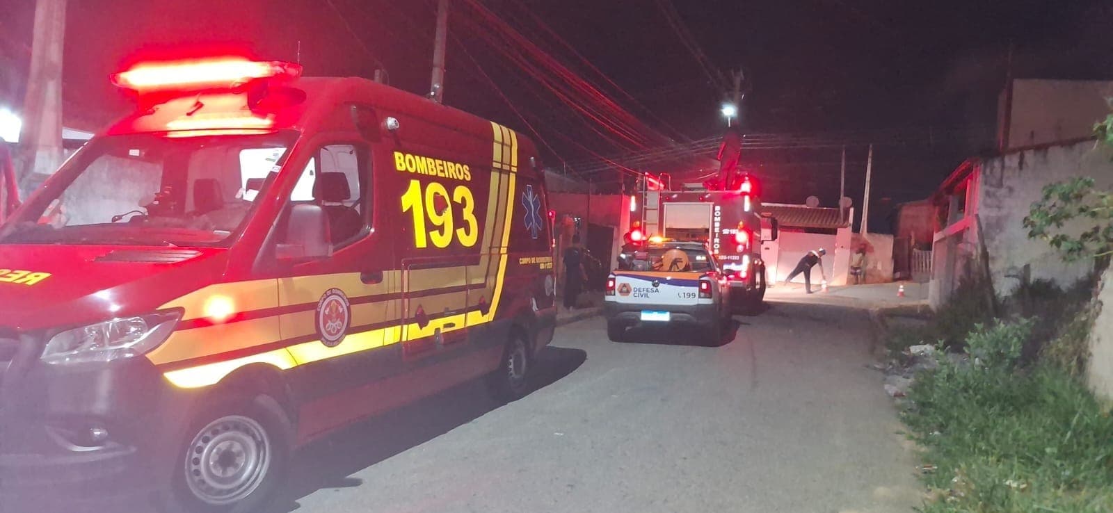 Incêndio atinge residência em Taubaté e mobiliza Corpo de Bombeiros