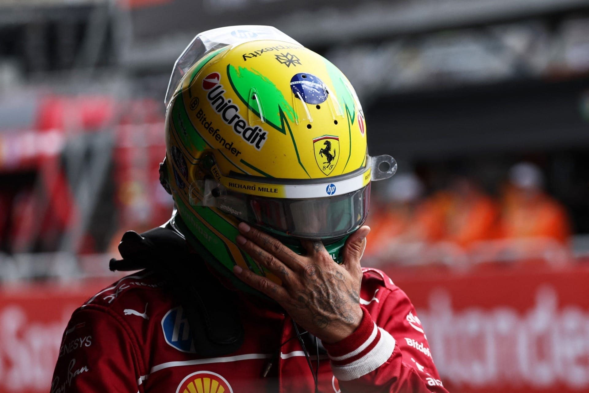 Lewis Hamilton decepcionado após 13º lugar no GP de São Paulo