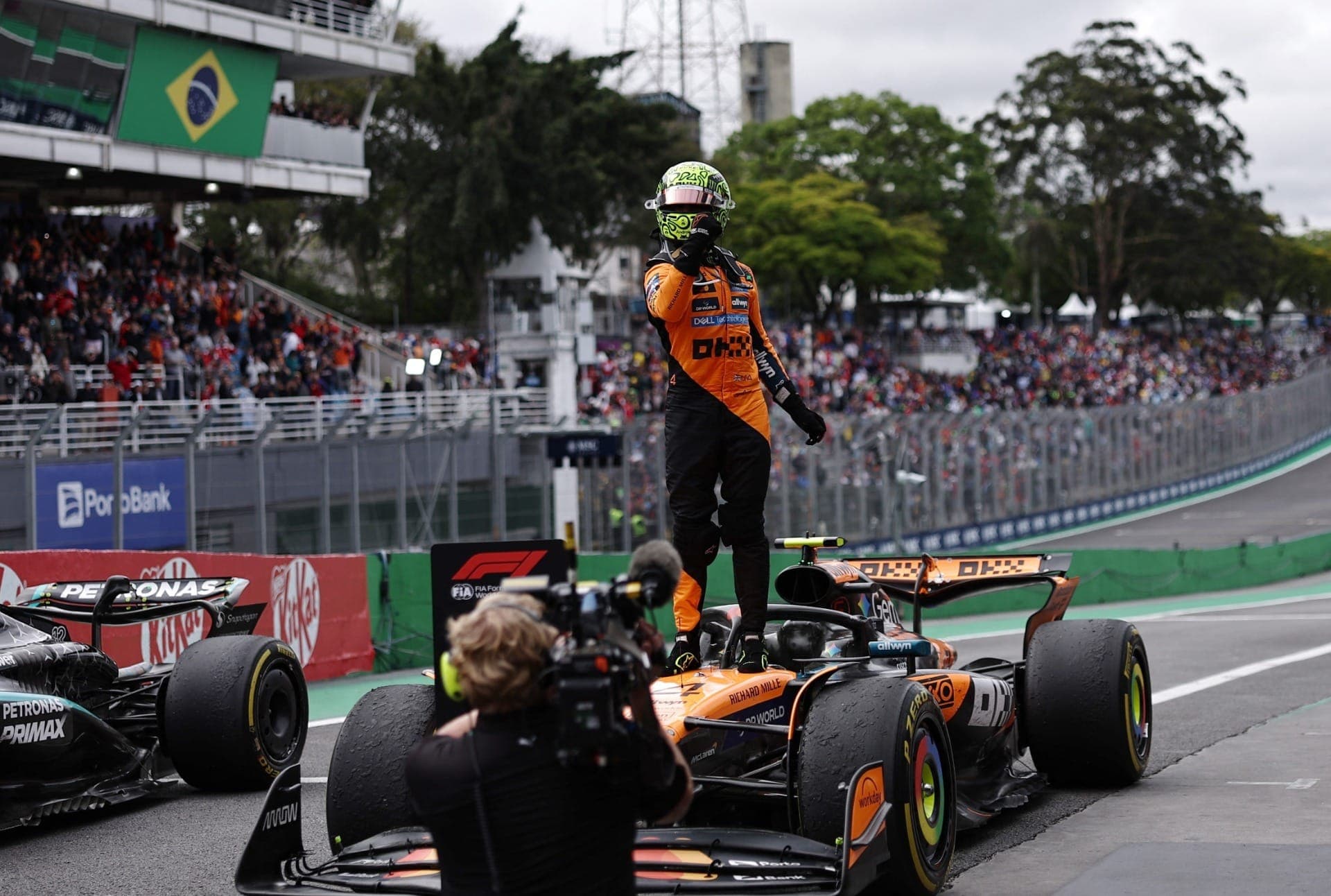 Lando Norris (McLaren) comemora vitória no GP de São Paulo 2025