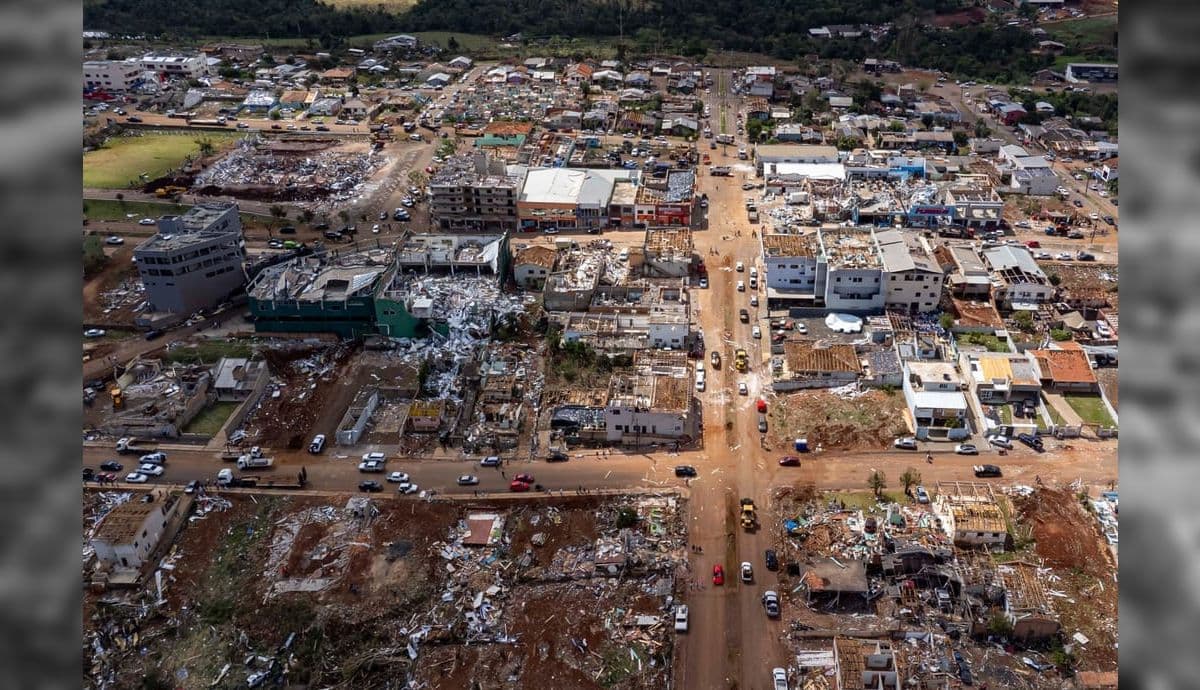 90% das construções de Rio Bonito do Iguaçu foram danificadas por um tornado