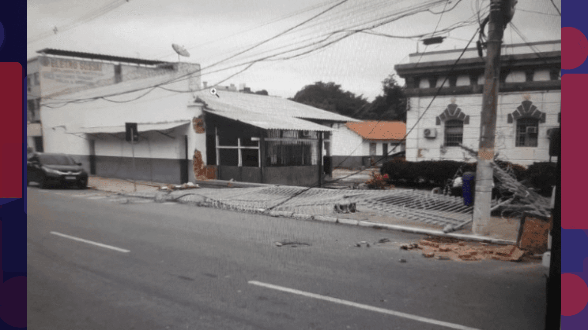 Ninguém se feriu no acidente, que aconteceu na tarde do último domingo (9).