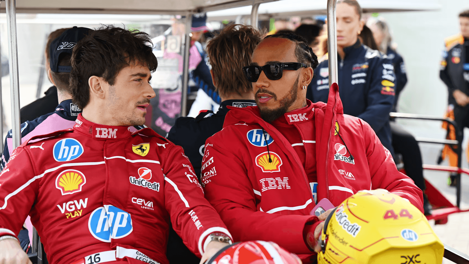 Presidente da Ferrari cobra Leclerc e Hamilton após GP de SP: "Pilotar mais, falar menos"