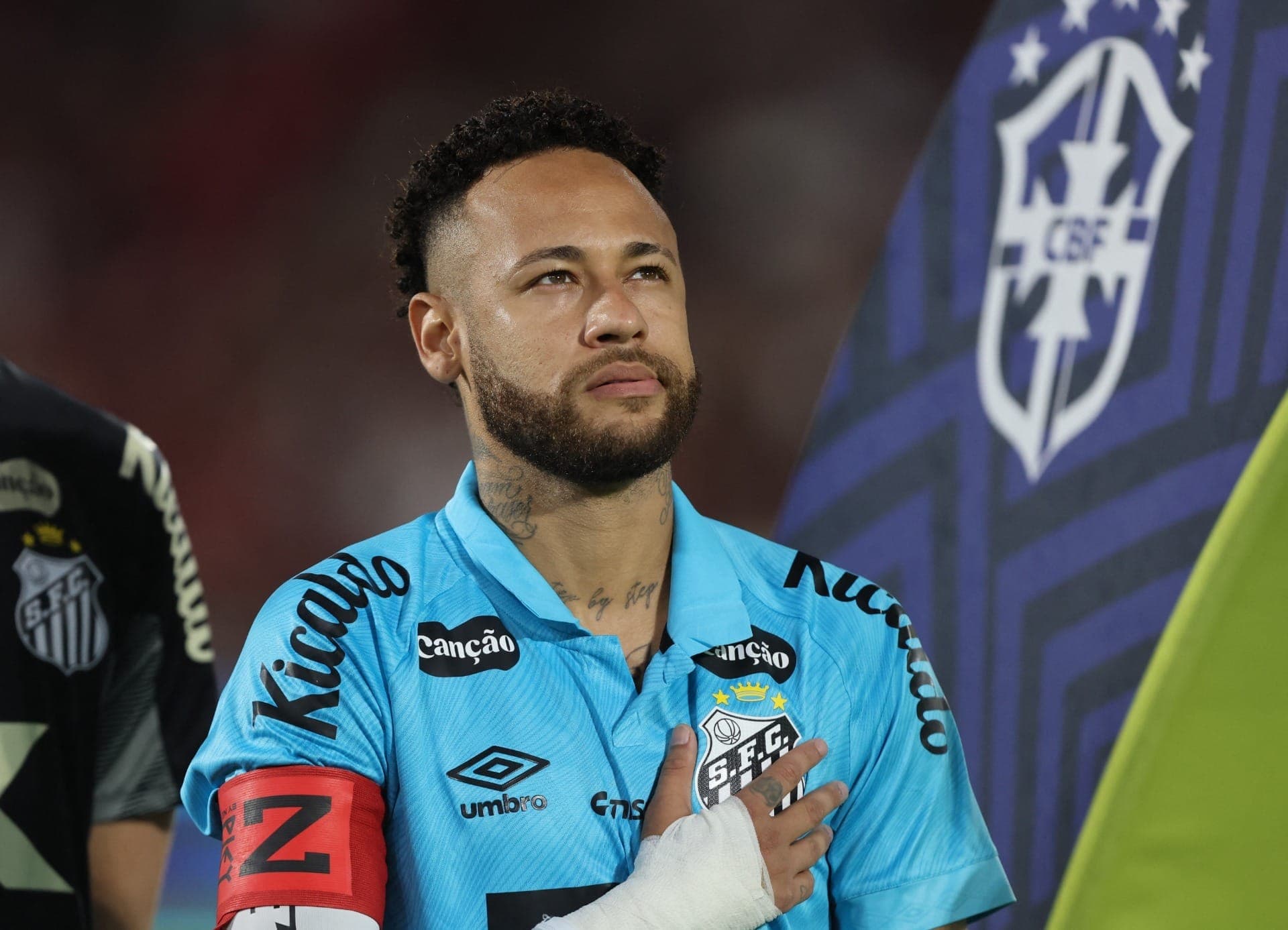 Neymar antes de jogo contra o Flamengo no Maracanã