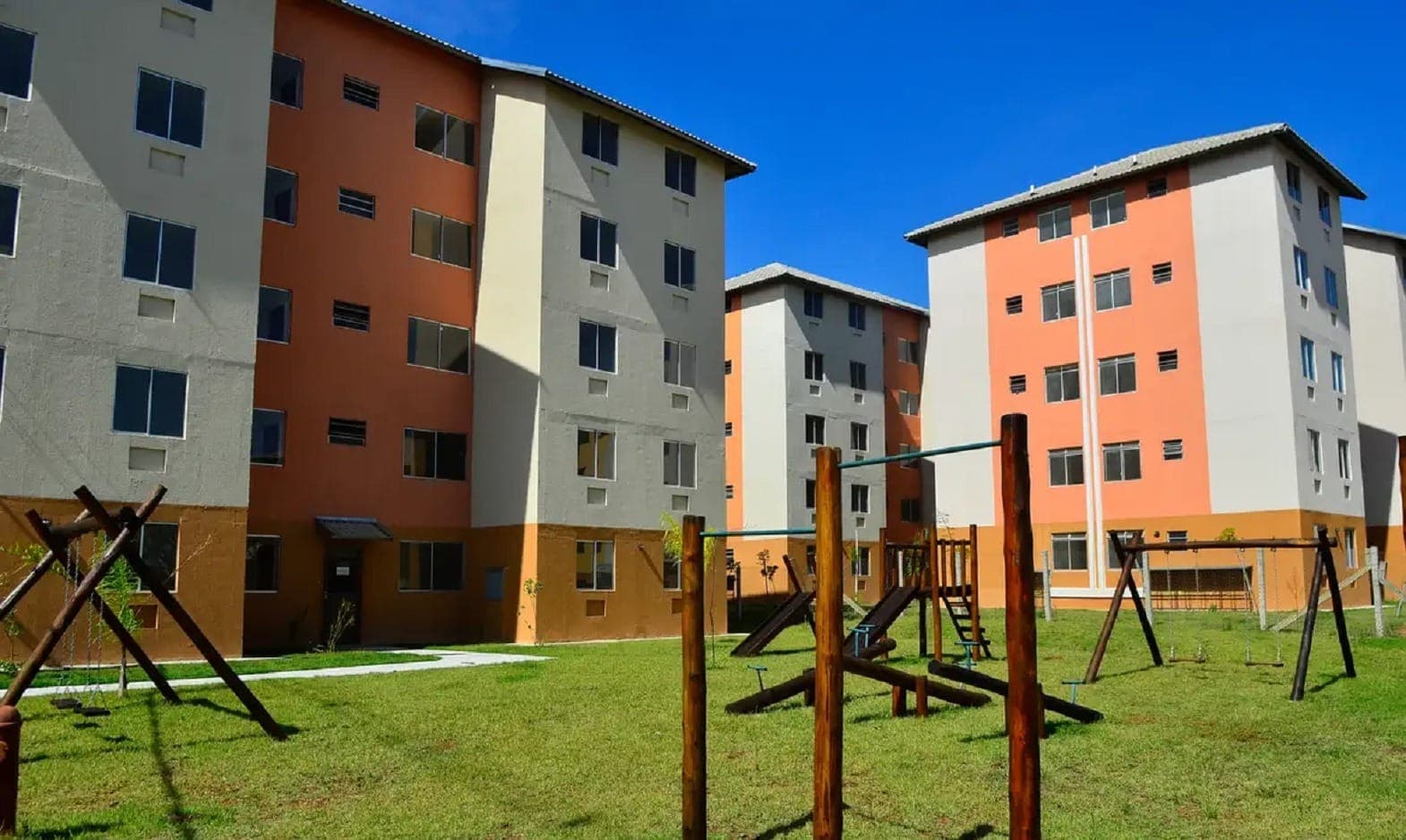 O recuo foi influenciado por quedas em três dos nove grupos de produtos e serviços pesquisados, com destaque para Artigos de Residência e Habitação