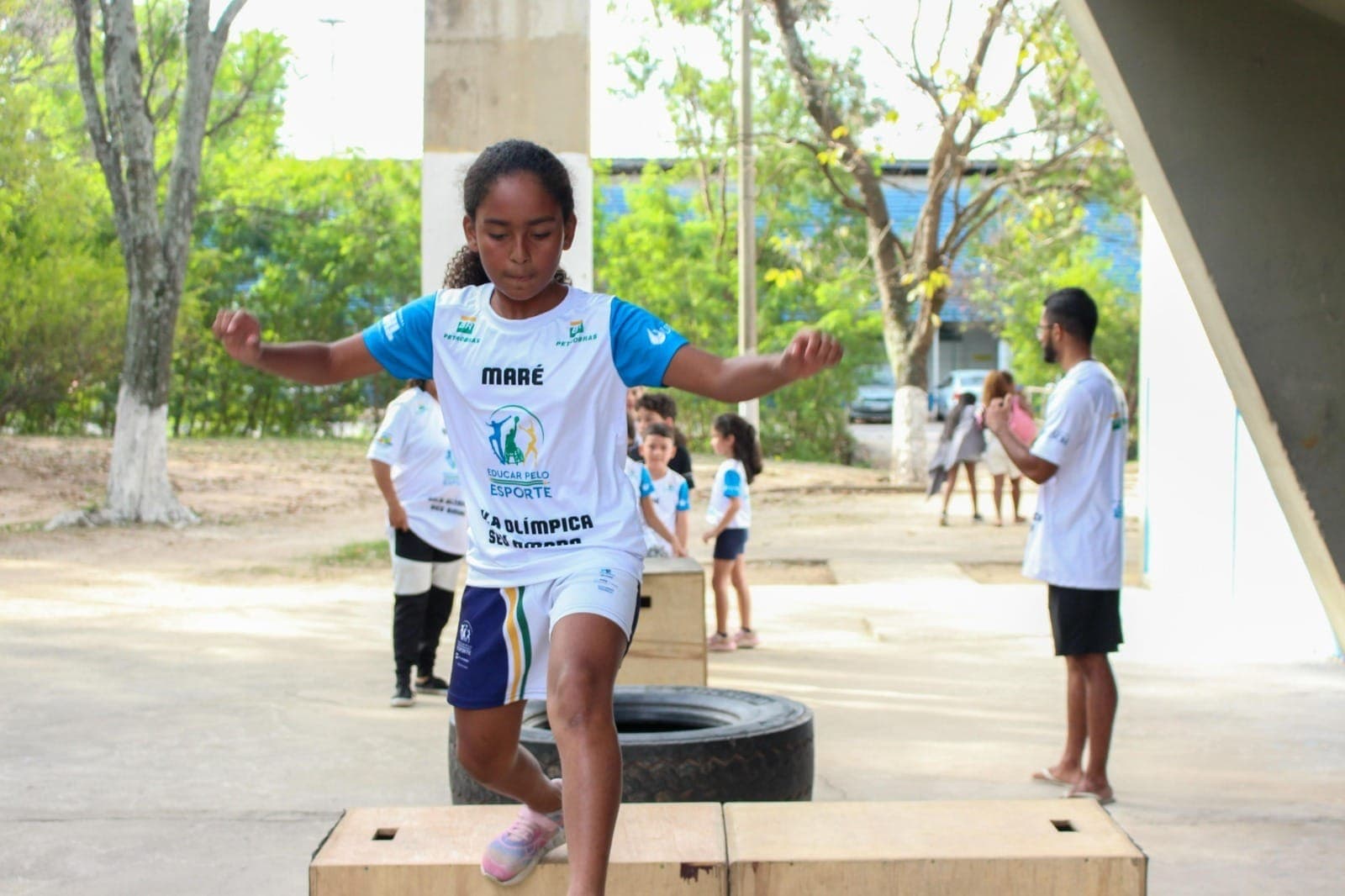 Outras modalidades oferecidas pelo projeto social são o futebol, basquete, vôlei, natação, skate, ginástica artística e dança.