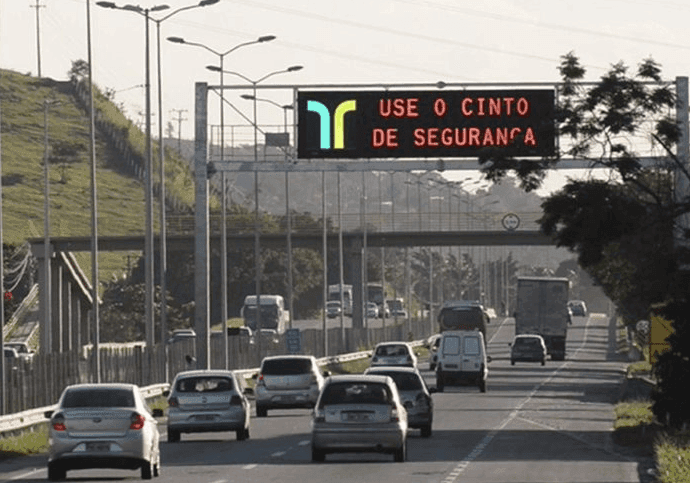 Atualmente, o valor da tarifa para veículos de passeio é de R$7,10 e para motocicletas é de R$3,55.