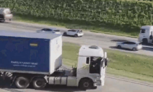 Carreta com motorista amarrado bloqueia Rodoanel em SP