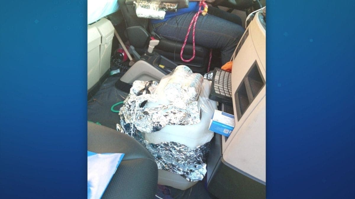 Imagem mostra simulacro de artefato explosivo em caminhão que interditou o Rodoanel, na Grande SP