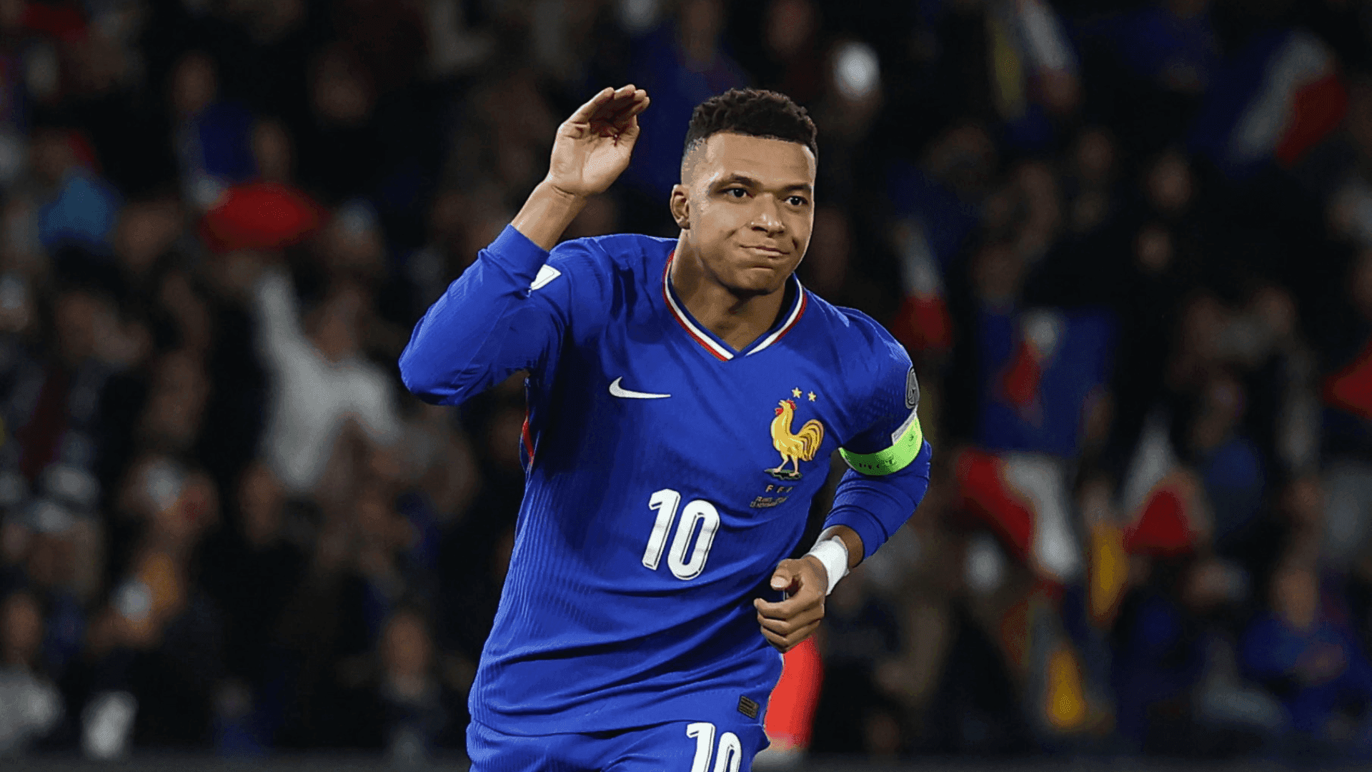 Mbappé comemorando gol na vitória da França