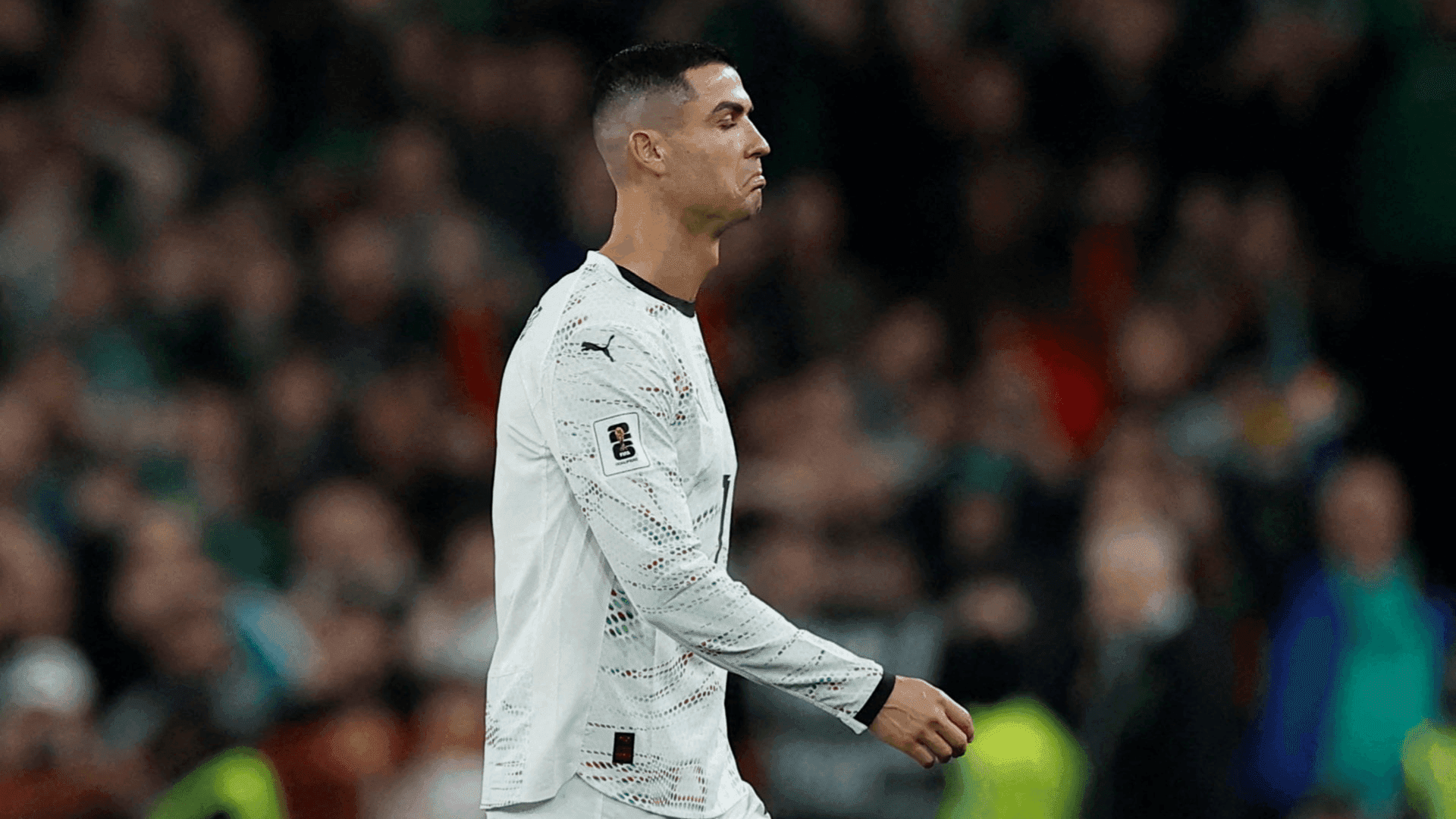 Reação de Cristiano Ronaldo após expulsão contra a Irlanda