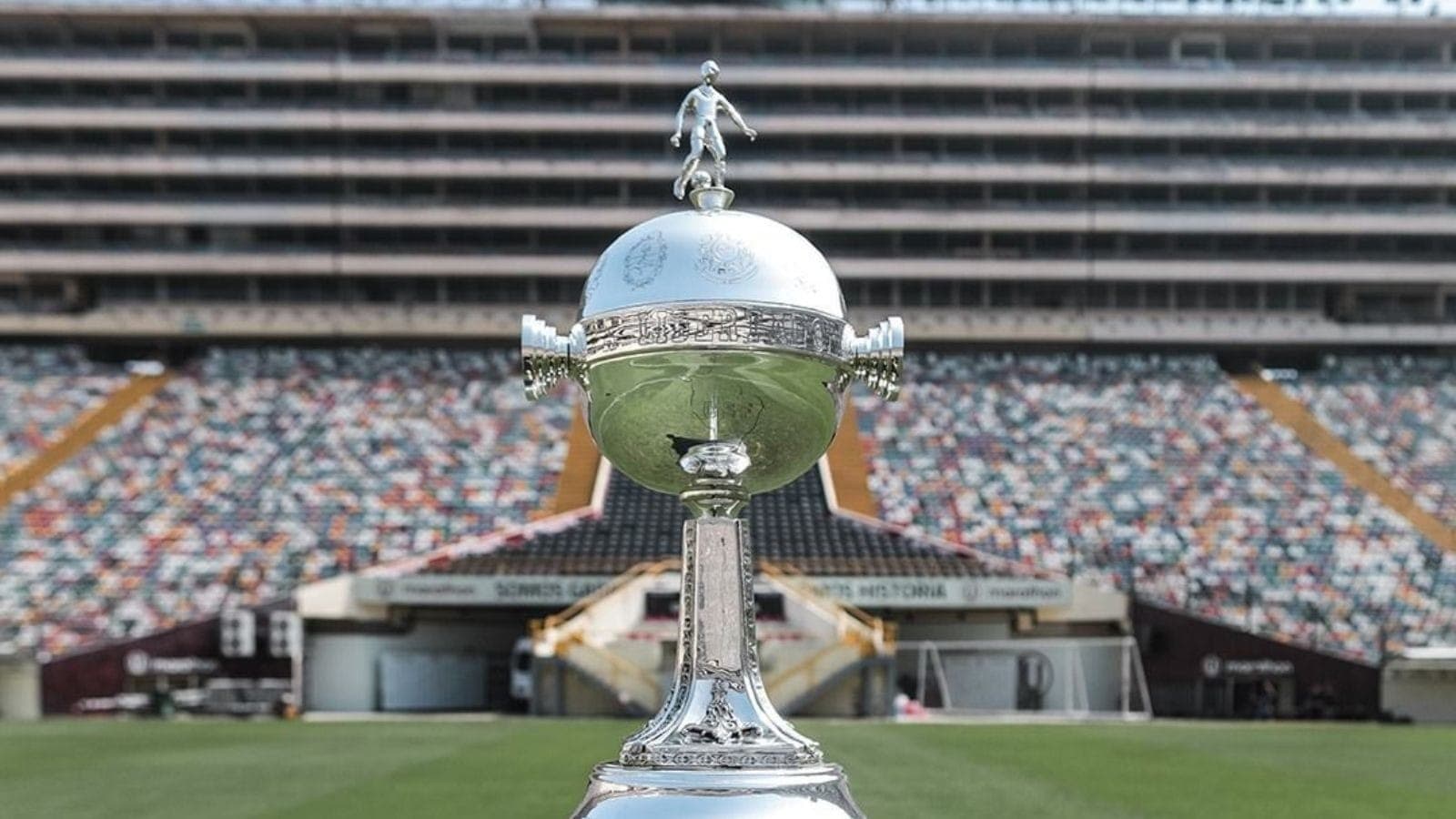 Taça da Libertadores no Estádio Monumental de Lima