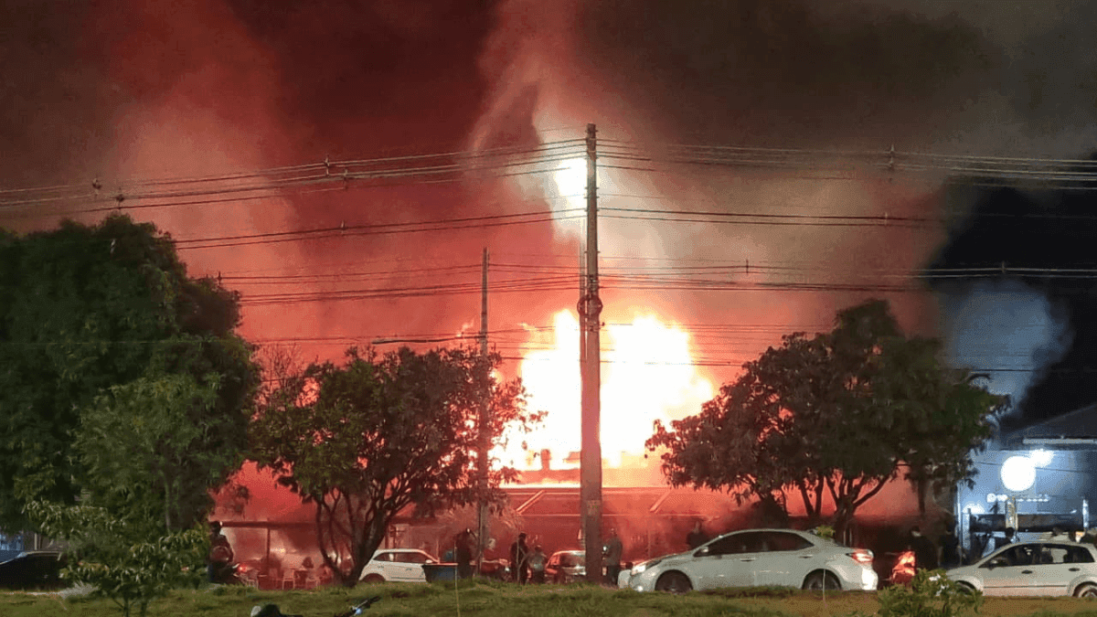 Incêndio atinge bar no Jardim Botânico, no Distrito Federal
