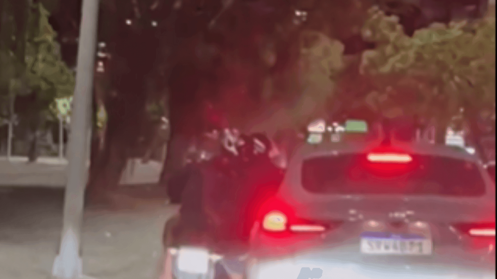 Motorista sendo assaltado na Lagoa Zona Sul do Rio