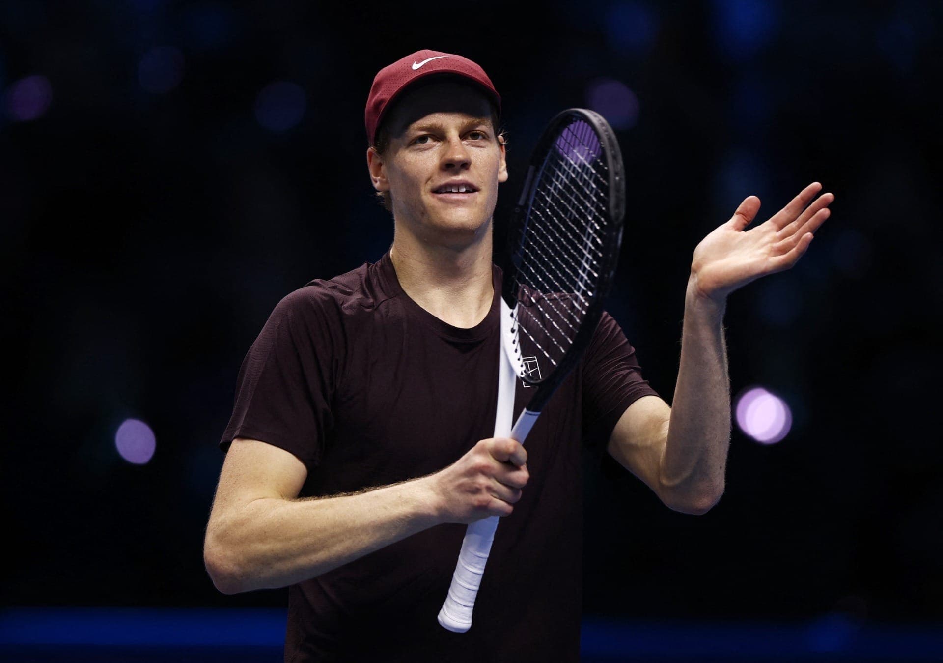 Sinner vence De Minaur e avança para a decisão do ATP Finals